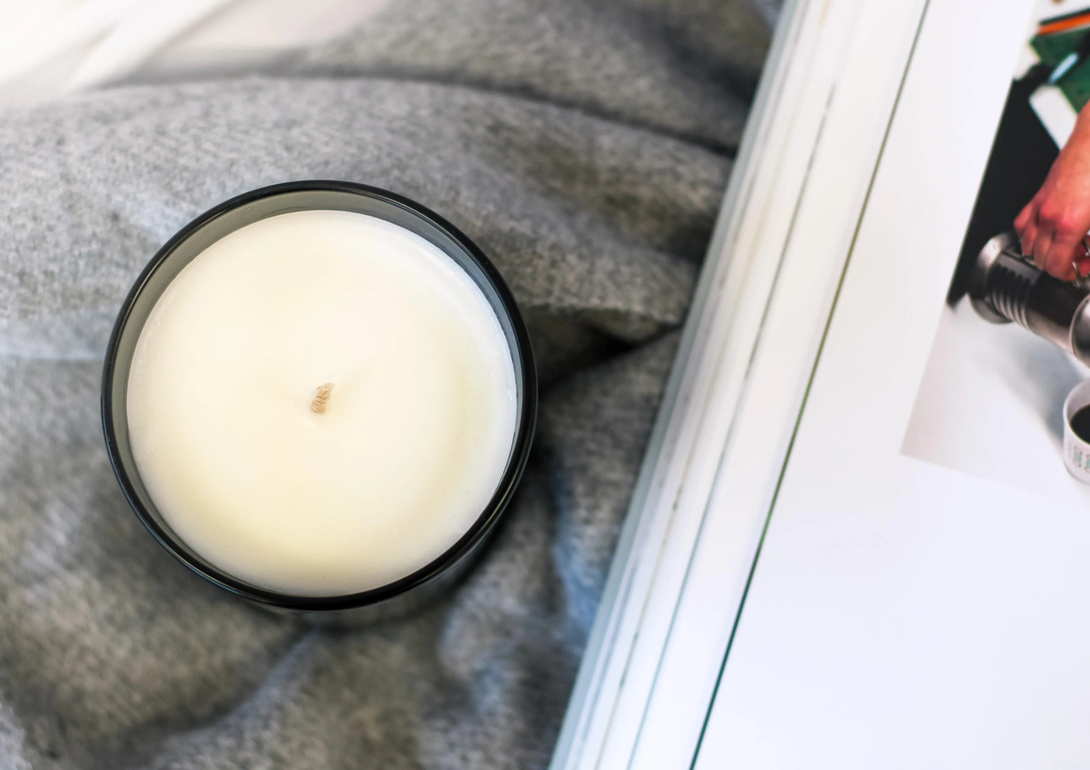 Oud & Amber Luxury Scented Candle by NUHR Home
